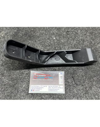 Suporte Direito Parachoques Traseiro	Opel Astra K
