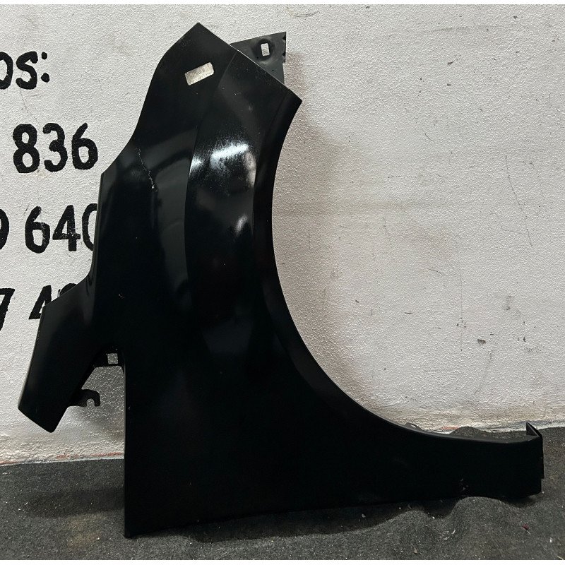 Guarda Lamas Direito Ford B-Max Guarda Lamas Direito Ford B-Max