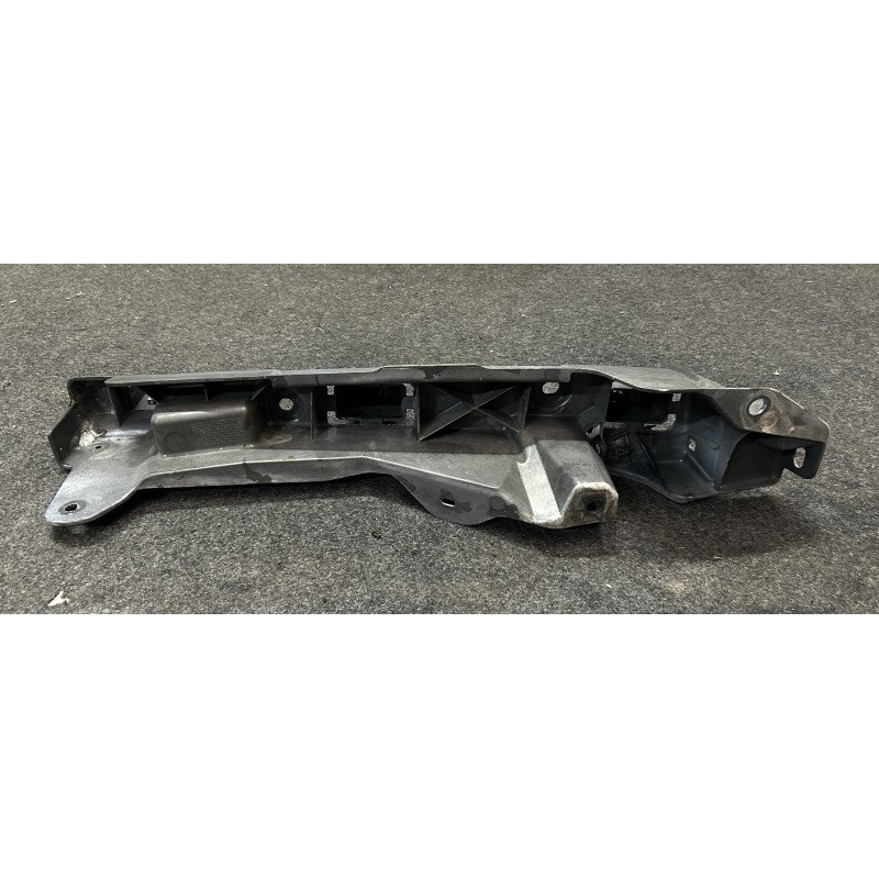 Suporte Do Guarda Lamas Frente Direito	Renault Kangoo II