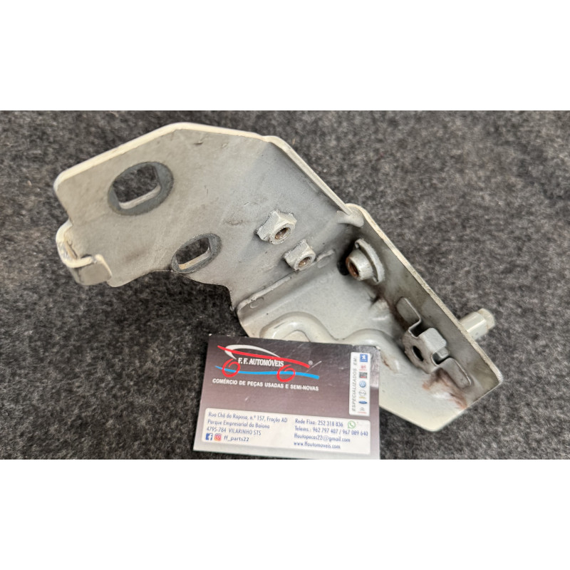 Suporte Guarda Lamas Frente Direito	Renault Clio IV