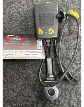 Encaixe Cinto Frente  Direito	Mercedes Benz Classe C W 205