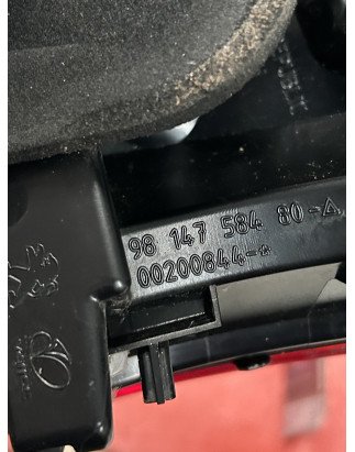 Peugeot 2008 I Farolim Esquerdo Mala