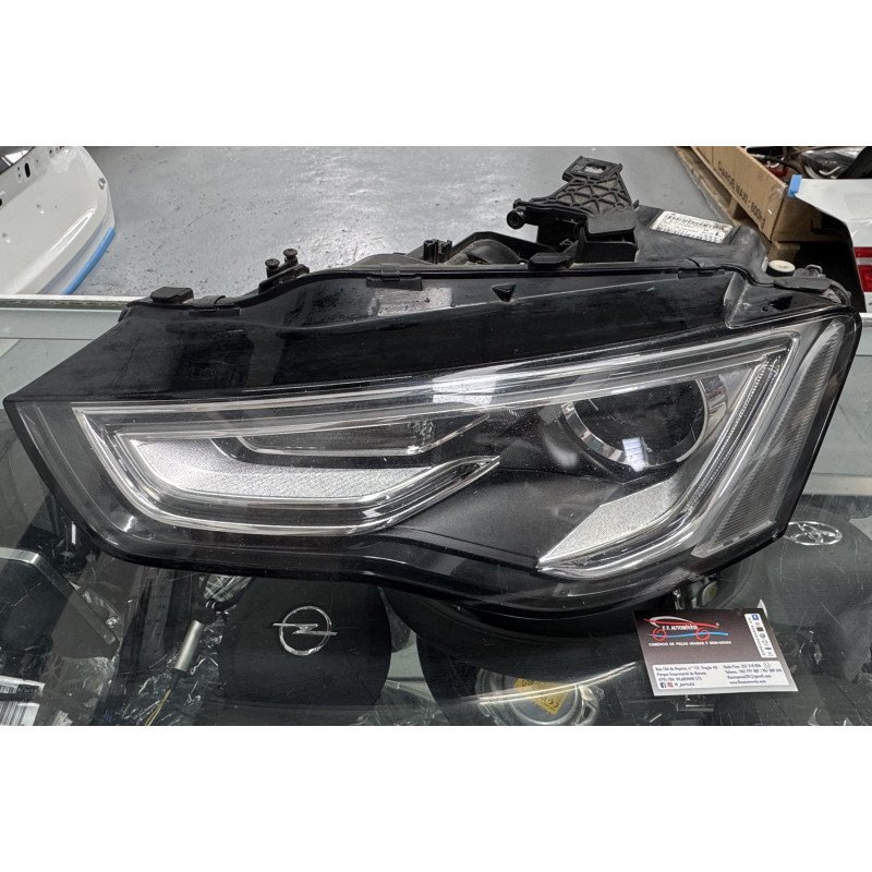 Audi A5 8T Otica Esquerda