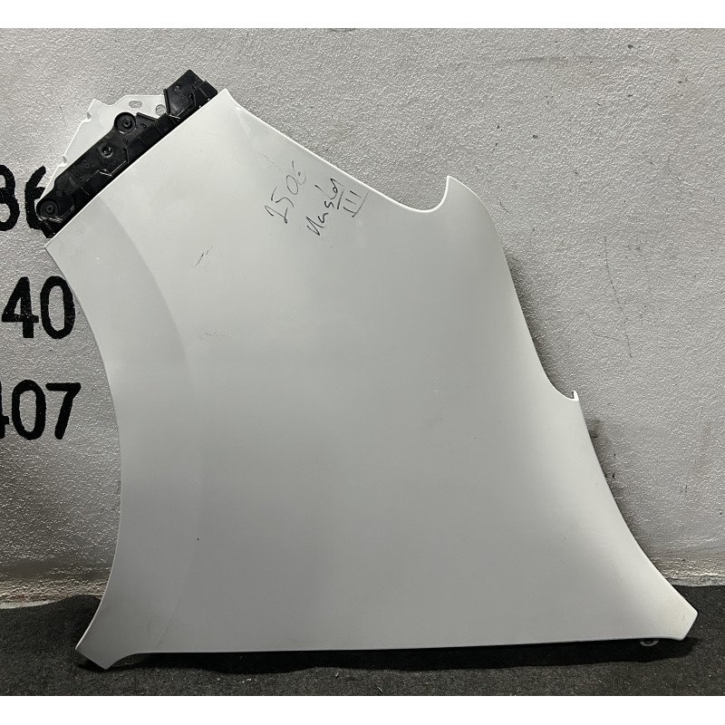 Guarda Lamas Frente Direito	Renault Master III