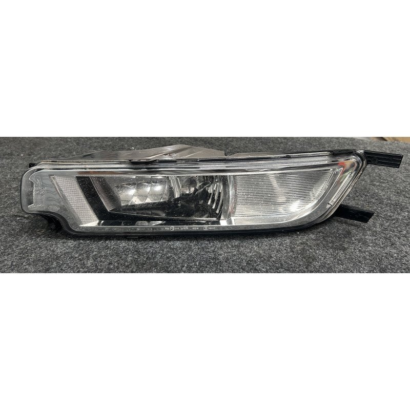 Farol De Nevoeiro Direito 	Volkswagen Passat B8