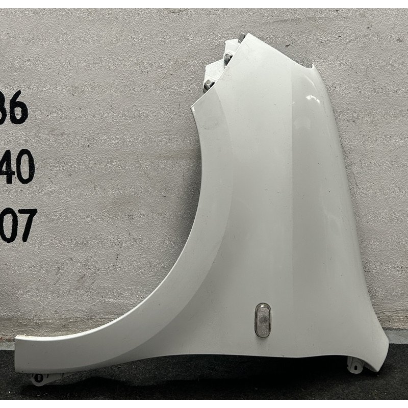 Guarda Lamas Esquerdo Renault Twingo III Fase 2 Guarda Lamas Esquerdo Renault Twingo III Fase 2